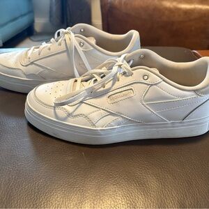 Reebok  classic women’s  Court Advance Bold Sneaker, 9.5, very good condition.